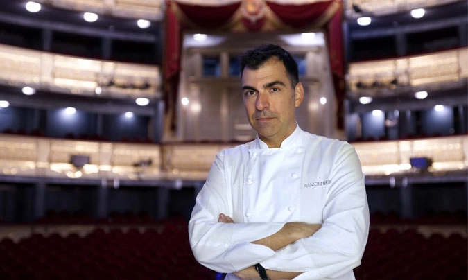 El chef catalán <b>Ramon Freixa</b> fotografiado en el Teatro Real de Madrid. <br>Fotos de inicio y superior: © Javier del Real.