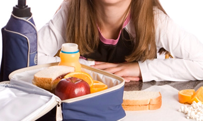 Las bacterias y los aditivos, riesgos de las fiambreras en el comedor escolar