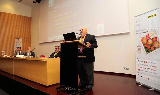 Sesión sobre restauración sociosanitaria… José Luis Iáñez, presidente de la AEHH, en primer término de la foto. ©Paco_Deogracias.