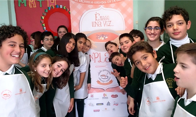 Alumnos del colegio 'La Piedad' de Córdoba, fotografiados tras participar en el taller.