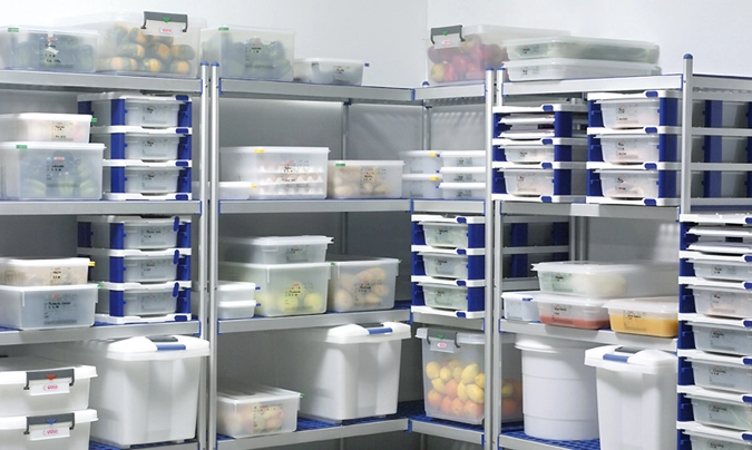 La gestión de almacenes es un elemento clave en la actividad de las cocinas centrales, tanto por temas de caducidad como por las normas de trazabilidad a las que están sometidos los productos. © Aravén