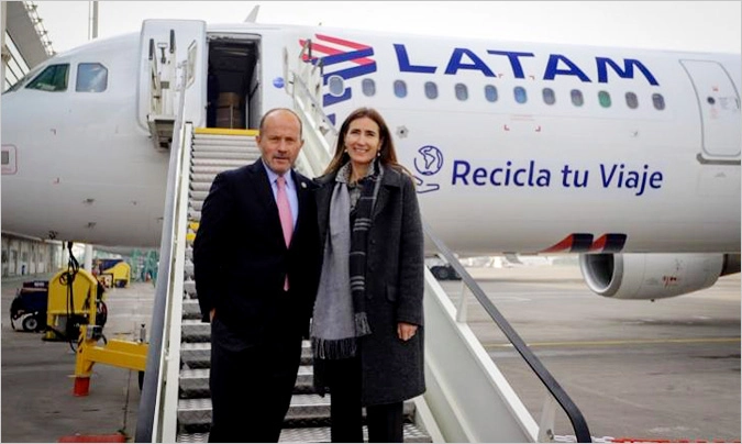 Ignacio Cueto, presidente de Latam Airlines Group, junto a Carolina Schmidt, ministra del Medio Ambiente de Chile. 