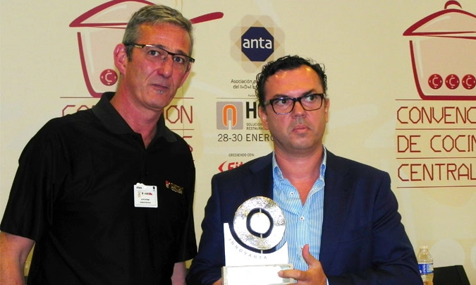Premio Innovanta: Doña Pepa. Entregó el premio <b>Jordi Gállego</b> (Custom Culinary); recogió <b>Delfín Cabrera</b>, director de Doña Pepa.