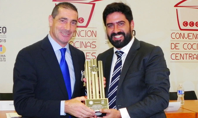 Premio Excel 45: Cook & Events. Recogió el premio <b>Ignacio Bernaldo de Quirós</b>, director general de Cook & Events; entregó, <b>Raúl Calleja</b>, director de Horeq.