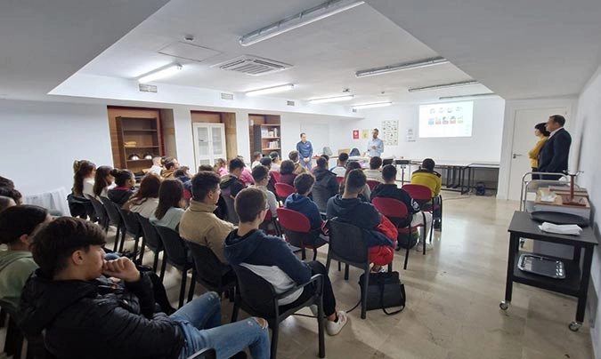 La seguridad alimentaria en restauración fue el tema de la sesión formativa en la Escuela de Hostelería CESUR de Sevilla.