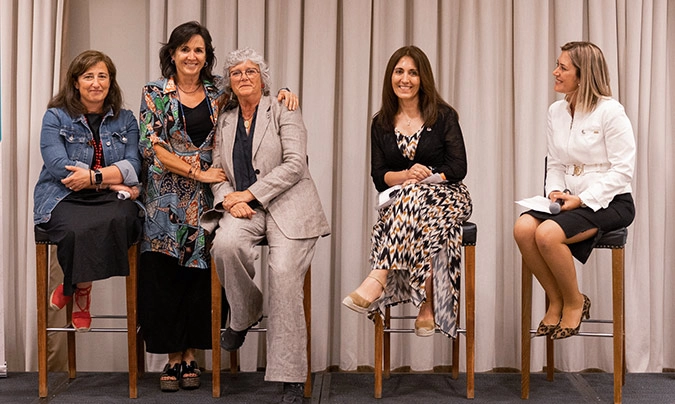 Eva Martín, Gemma Salvador i Anna Pibernat, algunas de las impulsoras el Codinucat, junto a Nancy Babio y Roser Martí.