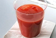 El umami y su relación con las ganas de beber zumo de tomate en un avión