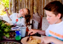 En los campamentos infantiles, relajémonos con todo menos con la seguridad alimentaria