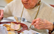 Decálogo para una alimentación y nutrición saludable en las personas mayores sanas