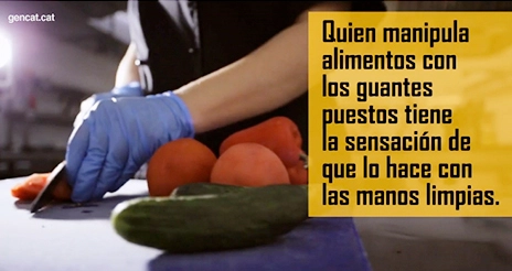 El uso incorrecto de los guantes puede favorecer la contaminación de los alimentos 