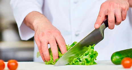 Estrategias para eliminar E. coli, Salmonella y Listeria en ensaladas y vegetales crudos